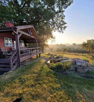 Walnut Shade Casa | Peaceful Cabin-Breathtaking Views near Branson, MO