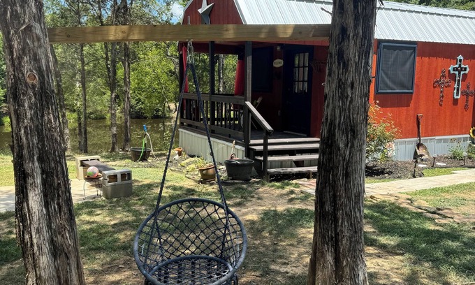 Bates Cabina | Peaceful cabin retreat to enjoy all the quiet & beauty nature has to offer.
