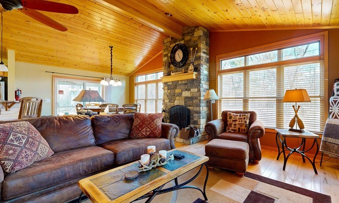 Nekoosa Casa | Peaceful Cabin Retreat for Golf & Lake Lovers w/ pool table & games