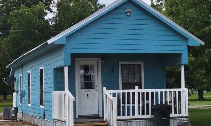 Lake Village Cabina | Peaceful cabin tucked in back of orchard with lake access