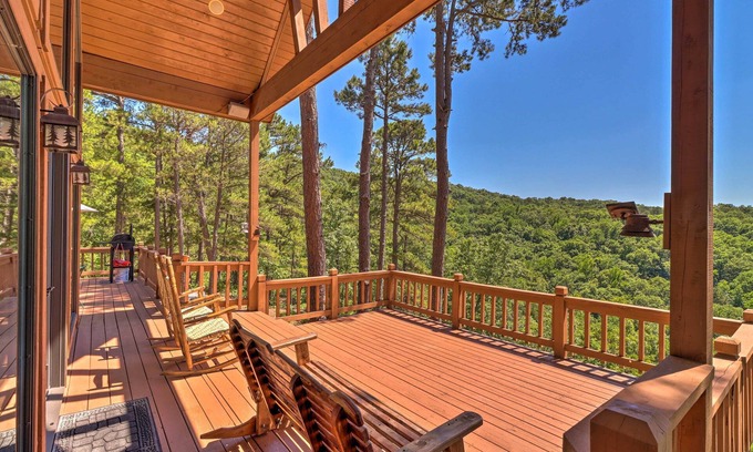 Boswell Cabina | Peaceful Cabin w/ Deck + Scenic Mtn Views!