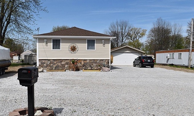 Anchorville Casa | Peaceful canal front off beautiful Lake St. Clair.