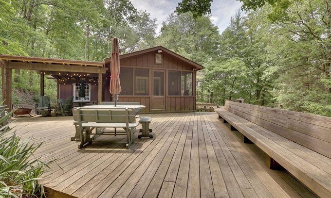 Carrollton Cabina | Peaceful Carrollton Retreat w/ Deck & Fire Pit!