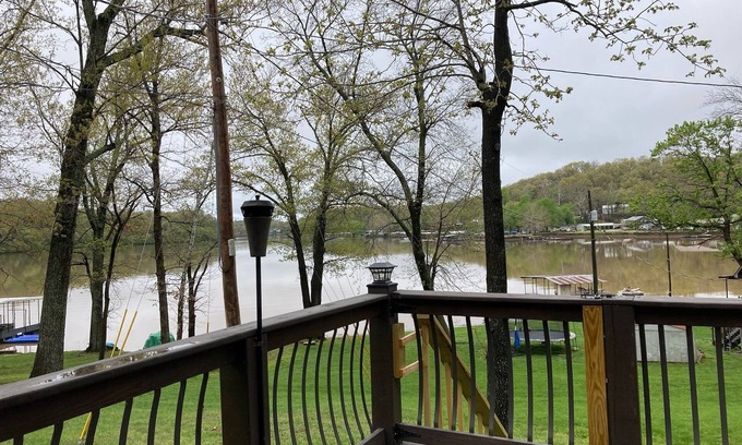 Versailles Cabaña | Peaceful, Charming Cottage w/ 2 BR + Great Views