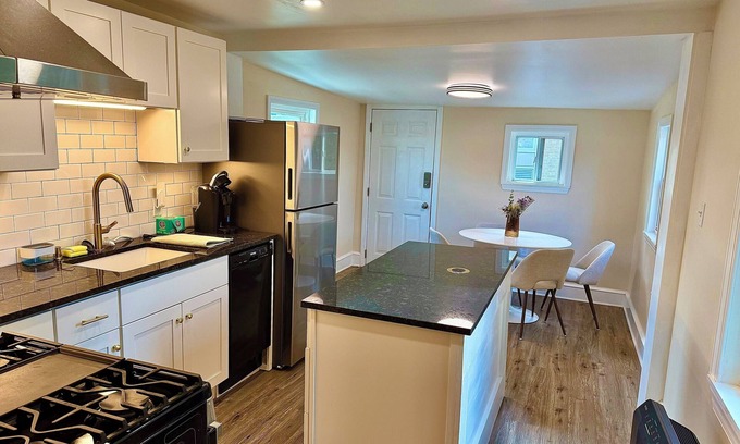 Downtown Wilmington Apartamento | Peaceful City Retreat - 2BR w/ Vintage Charm
