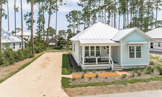 Carrabelle Casa | Peaceful coastal retreat! Pool and beach, book now and bring your boat!