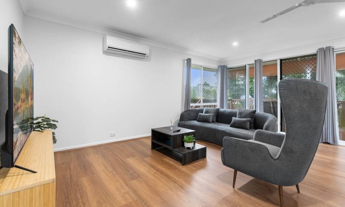 Sunnybank Hills Casa | Peaceful & Convenient | 4BR Family Modern Retreat