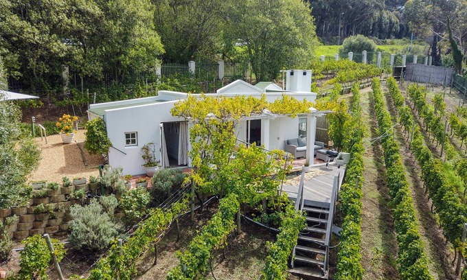 Hout Bay Cabaña | Peaceful Cottage for 2 & Baby | Views, BBQ, Pool + Fireplace in Cape Town