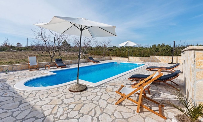 Benkovac Cabaña | Pacífica casa rural en Benkovac con piscina