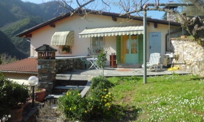 Seravezza Casa | Tranquila zona rural cerca de la playa de arena de Forte dei Marmi