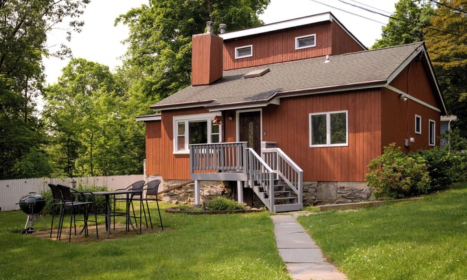 Putnam Valley Cabaña | Peaceful Cottage with Grill | Walk to Lake