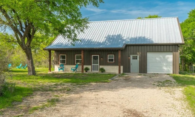 Klondike Casa | Peaceful Country Escape - Minutes to Town & Attractions