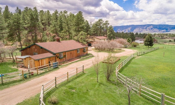 Denver Otro | Peaceful country setting close to city comforts - hot tub and goat family onsite