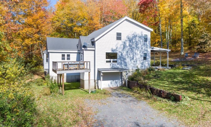 Bovina Center Casa | Peaceful Country Getaway | Spacious Home in a Prime Spot