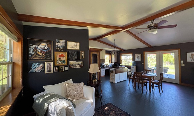 Medford Cabaña | Peaceful Countryside Stay with Scenic Views- 5 minutes to Jacksonville