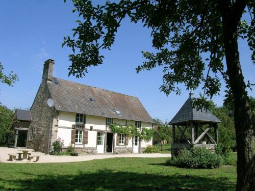 Isigny-le-Buat Casa | Peaceful Countryside Home