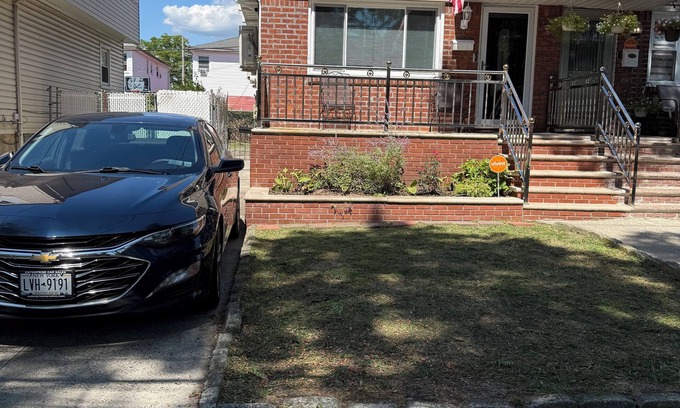 Queens Casa | Peaceful cozy 3-bedroom house with AC in Queens.