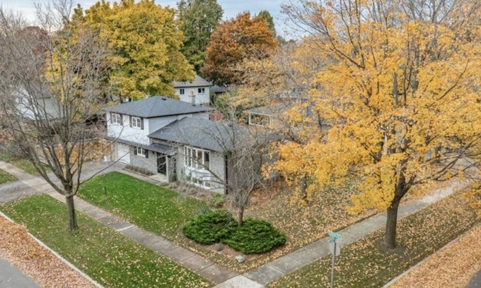 Oakville Casa | Peaceful & cozy 4B home in SE Oakville