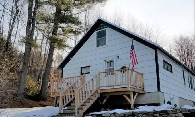 New Vineyard Casa | Peaceful, Cozy Getaway - Near Skiing, fishing, snowmobiling, ATV, UMF, FMH