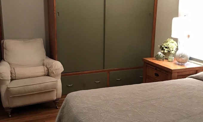 Hot Springs Cabaña | Peaceful Creekside Cottage