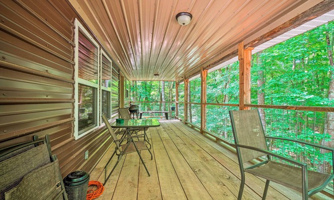 Chickamauga Lake Cabina | Peaceful Decatur Cabin w/ Grill & Fire Pit!