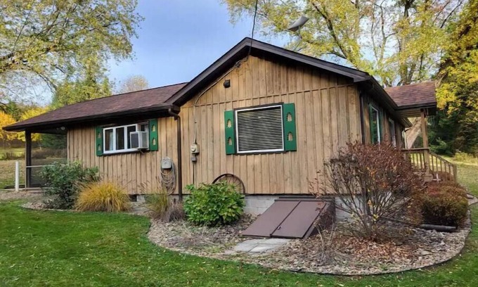 Chapmanville Cabina | Peaceful Deer View Cabin 2 BR