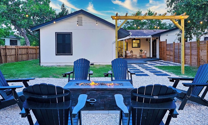 Flour Bluff Casa | Peaceful | Designer Rental | 2 Workstations | King
