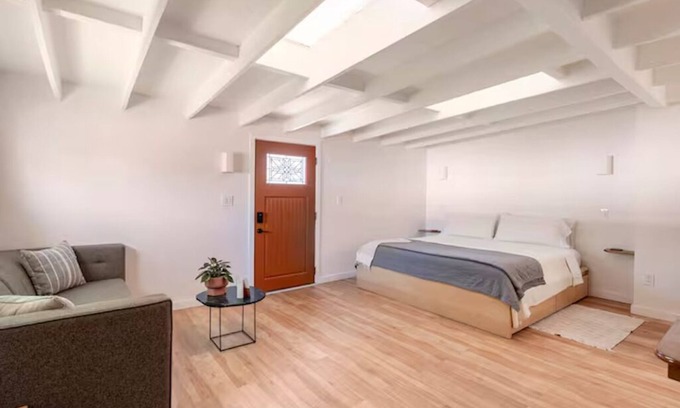 Ingleside Casa | Peaceful Detached Guesthouse with King Bed