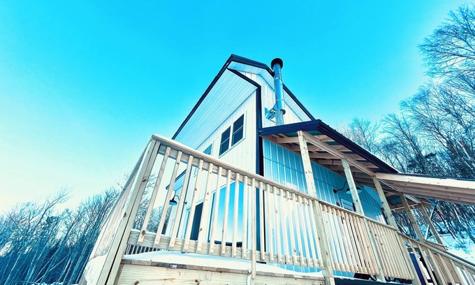 Fort Kent Mills Cabina | Peaceful Eagle Eye Cabin ON THE TRAIL in Fort Kent overlooking the St John River