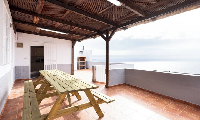 Guimar Chalet De Esquí | Peaceful Escape, Terrace & BBQ in El Escobonal