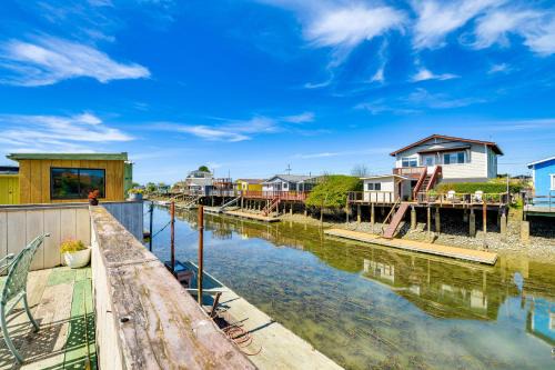 Eureka Casa | Peaceful Eureka Beach Cottage with 30-Foot Dock
