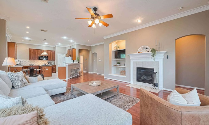 Conroe Casa | Peaceful Exec Home w Office Near Everything