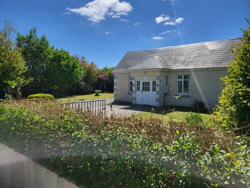 Castleblakeney Casa | Peaceful Farm Cottage in Menlough near Mountbellew, Ballinasloe, Athlone & Galway