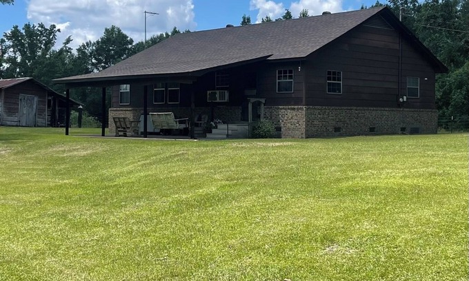 Moss Casa | Peaceful Farmhouse Retreat — Close to Downtown Laurel