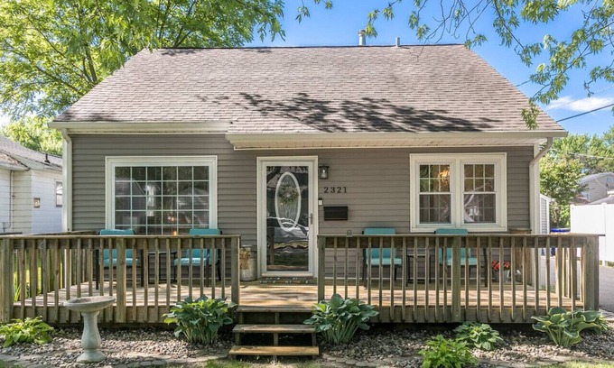 Cedar Rapids Casa | Peaceful Farmhouse Style-Czech Village/Newbo Area