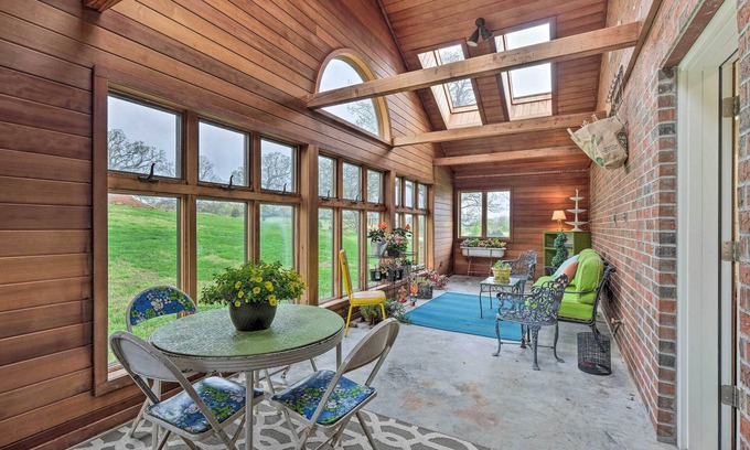 Fayetteville Cabaña | Peaceful Fayetteville Getaway - Pets Welcome!