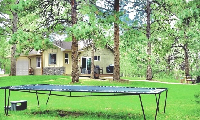 Monument Casa | Peaceful Forest feel 5ac, Comfy 3bd Monument hidden but close, Deer, USAFA 10mi