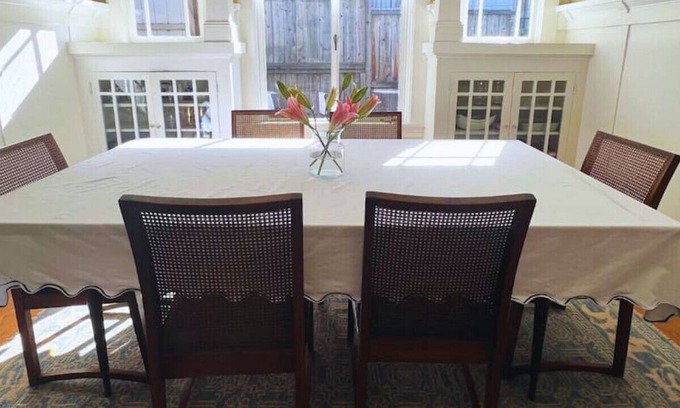 Piedmont Avenue Casa | Peaceful Garden Craftsman