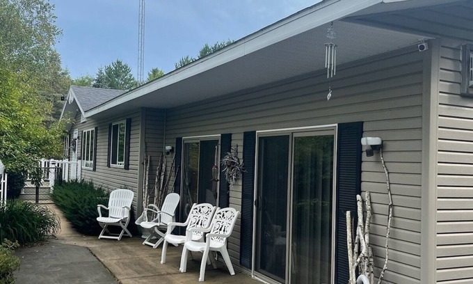 New Lisbon Casa | PEACEFUL GATAWAY NEAR CASTLE ROCK LAKE