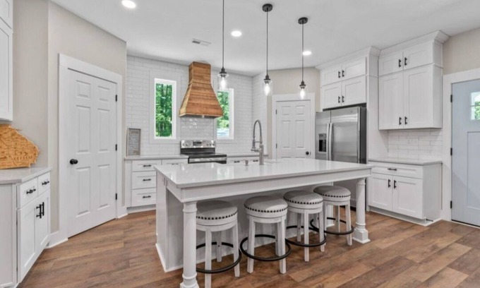 Fayetteville Apartamento | Peaceful gated 2 bedroom & 2 bedroom unit, with private pond access