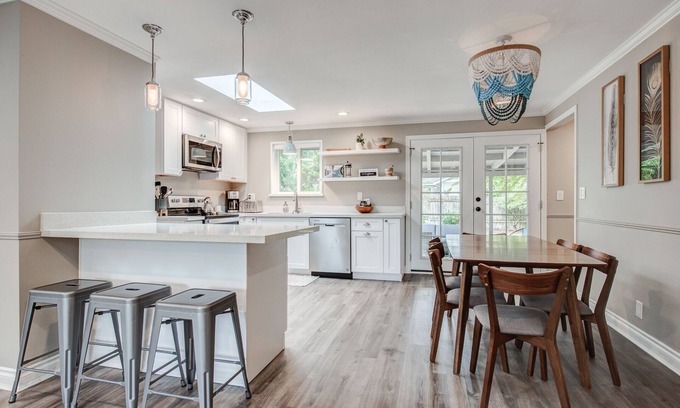 Westgate Casa | Peaceful Getaway in Desirable Edmonds Near Seattle. ADA accessible.