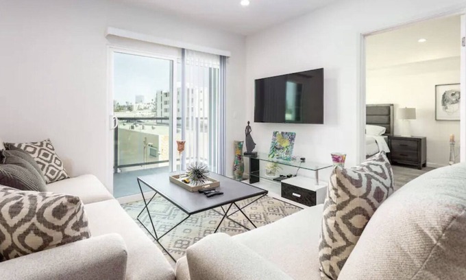 Pico-Union Apartamento | Peaceful Getaway in the Heart of K-Town 2B+2B