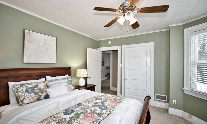 Bellevue Apartamento | Peaceful Getaway in a Quiet Walking Neighborhood