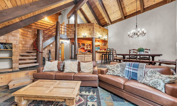 Comstock Acres Casa | Peaceful Getaway | Pet-Friendly w/Hot Tub & Grill