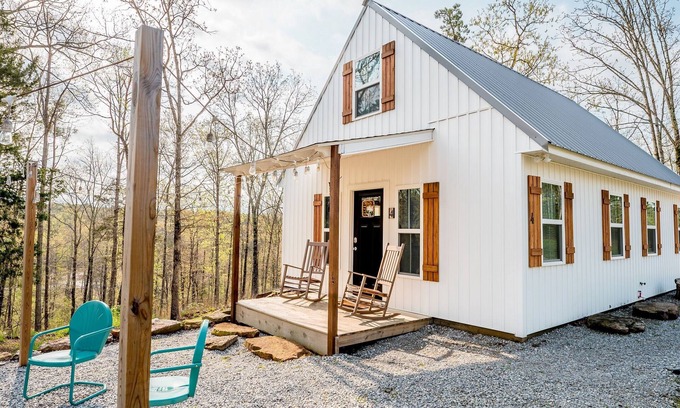 Edgemont Cabaña | Peaceful Greers Ferry Getaway Cottage w/ Fire Pit