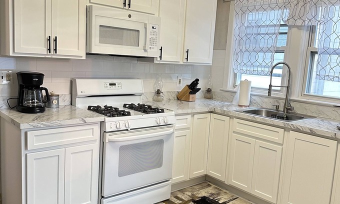 North Side Apartamento | PEACEFUL HIDDEN GEM FREE PARKING WIFI