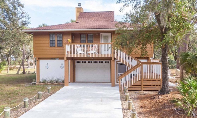 Saint Helena Island Casa | Peaceful home with fire-pit, screened porch, pet friendly, walk to the beach.