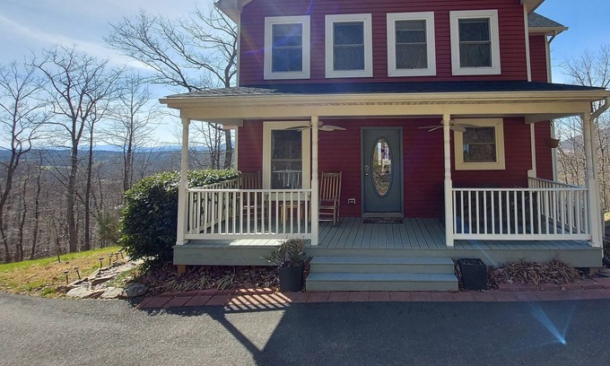 Marshall Casa | Peaceful home on 5 wooded acres