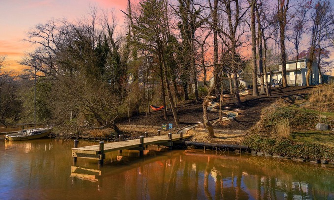 Pasadena Casa | Peaceful home overlooking a quiet cove--perfect getaway!!