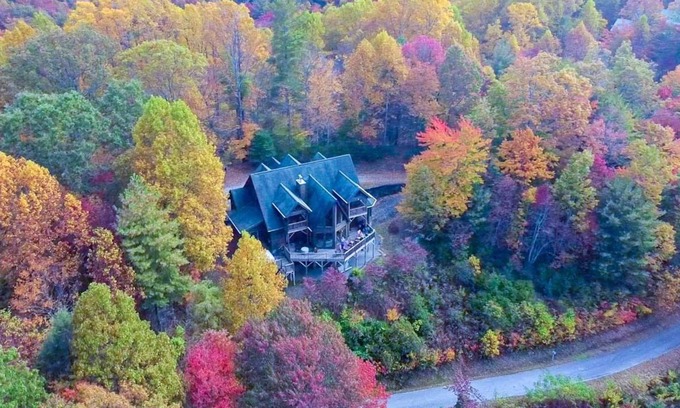 Ferguson Cabina | Hermosa casa de montaña, WiFi, mesa de billar, bañera de hidromasaje, cerca de Boone